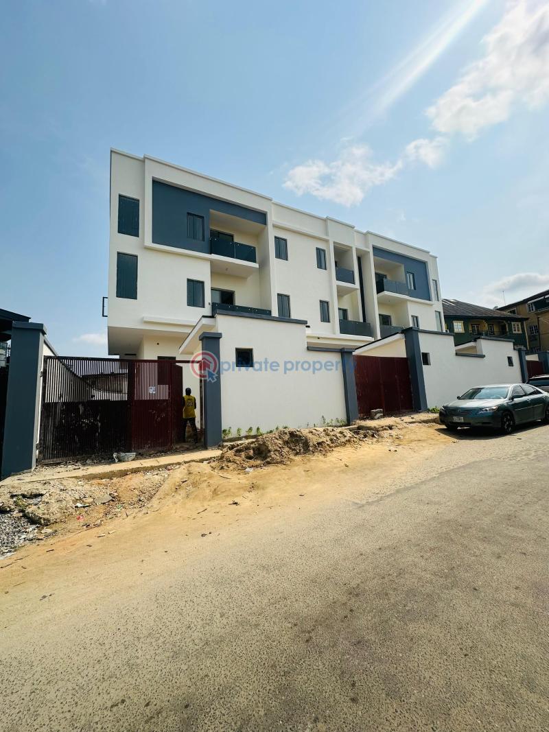4 bedroom Semi detached Duplex For Sale Obanikoro Shomolu Lagos