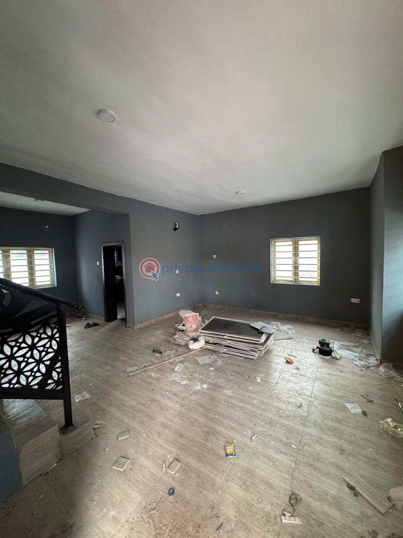 House For Sale Location: Golden Tulip Road, Jericho Gra, Ibadan Ibadan Oyo - 4