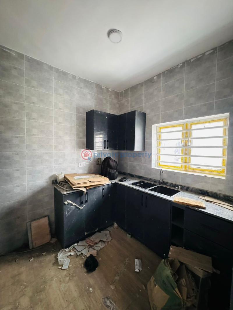 House For Sale Location: Golden Tulip Road, Jericho Gra, Ibadan Ibadan Oyo - 3