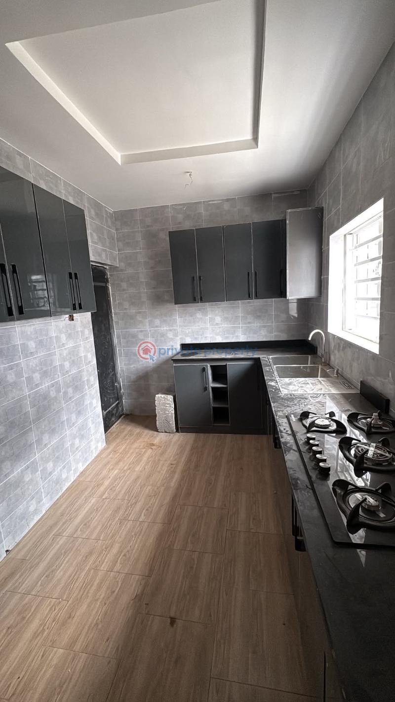 House For Sale Location: Golden Tulip Road, Jericho Gra, Ibadan Ibadan Oyo - 6