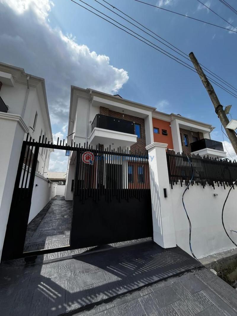 4 bedroom Semi detached Duplex For Sale Ogunlana Surulere Lagos - 12