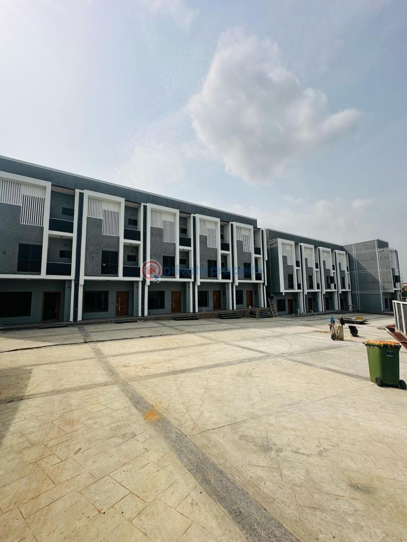 4 bedroom Terraced Duplex For Sale Magodo GRA Phase 2 Kosofe/Ikosi Lagos - 1