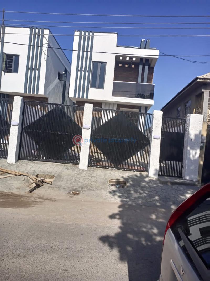For sale 4 bedroom House Off Adeniran Ogunsanya, Surulere Lagos (PID 8PAPRD) Private