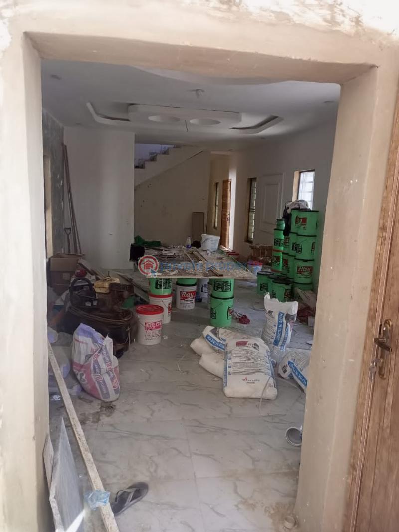 For sale 4 bedroom House Off Adeniran Ogunsanya, Surulere Lagos (PID 8PAPRD) Private