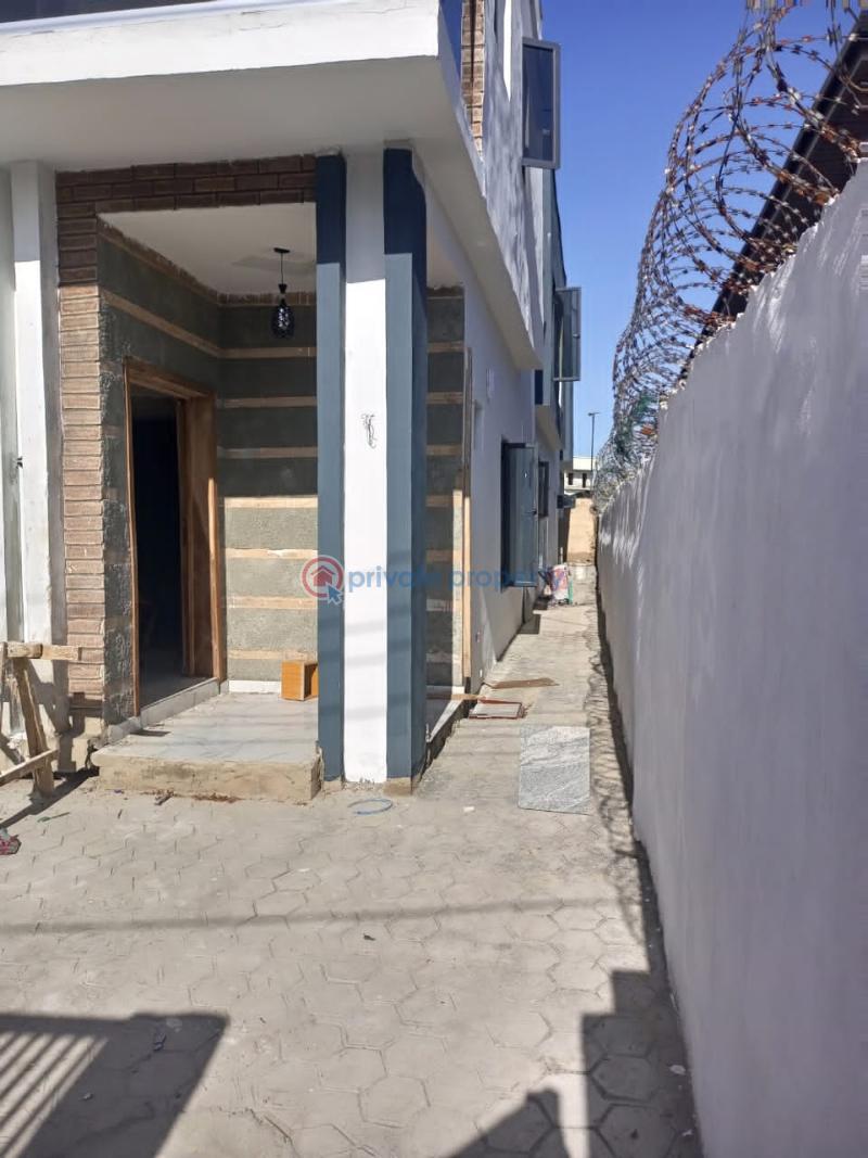 For sale 4 bedroom House Off Adeniran Ogunsanya, Surulere Lagos (PID 8PAPRD) Private