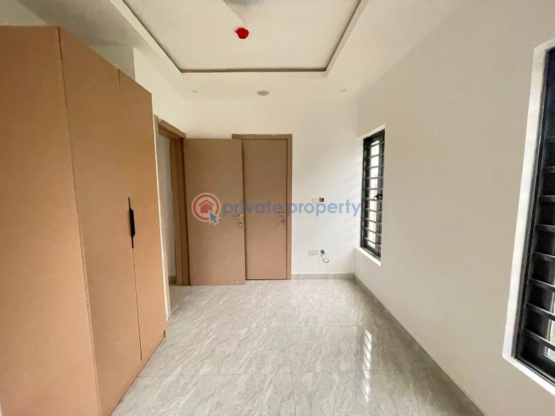 5 bedroom Flat & Apartment For Sale Surulere Lagos - 5