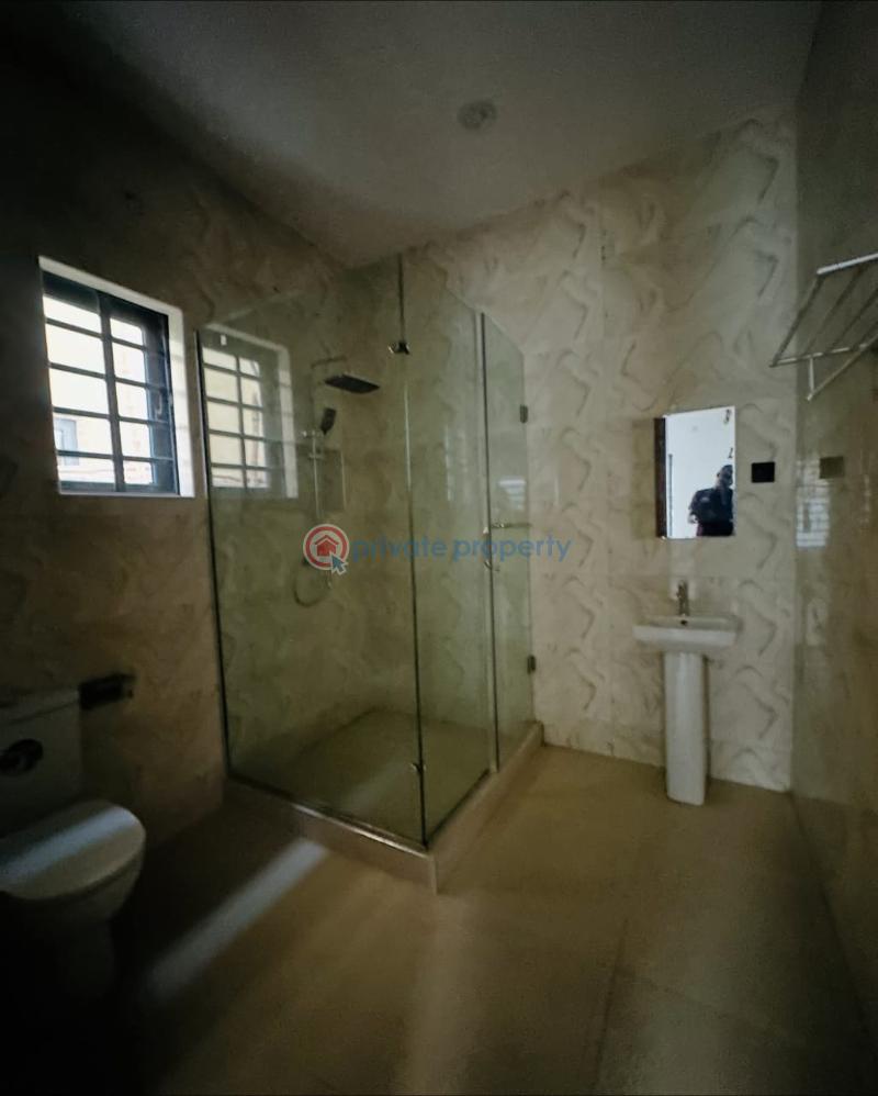 5 bedroom Detached Duplex For Sale Magodo Phase Gra 2 Magodo Kosofe/Ikosi Lagos - 3