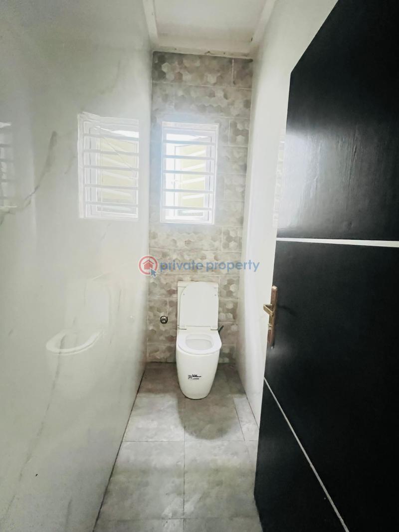6 bedroom Detached Duplex For Sale Magodo Gra Magodo Isheri Ikeja Lagos - 4