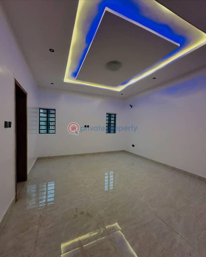 7 bedroom Detached Duplex For Sale Magodo Phase 2 Kosofe/Ikosi Lagos - 3