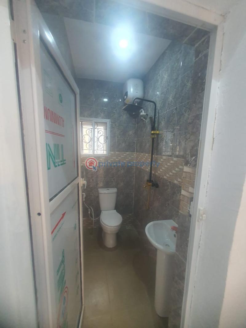 1 bedroom Block Of Flats For Rent Golden Palace Elebu 1mins To Akala Express Akala Express Ibadan Oyo - 3