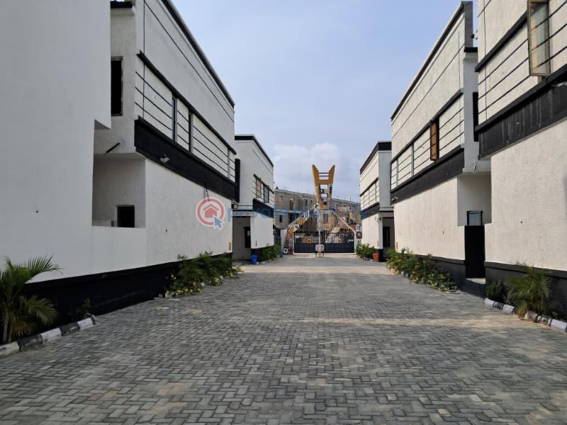 4 bedroom Terraced Duplex For Rent Orchid, Chevron Tollgate Lekki Lagos - 21
