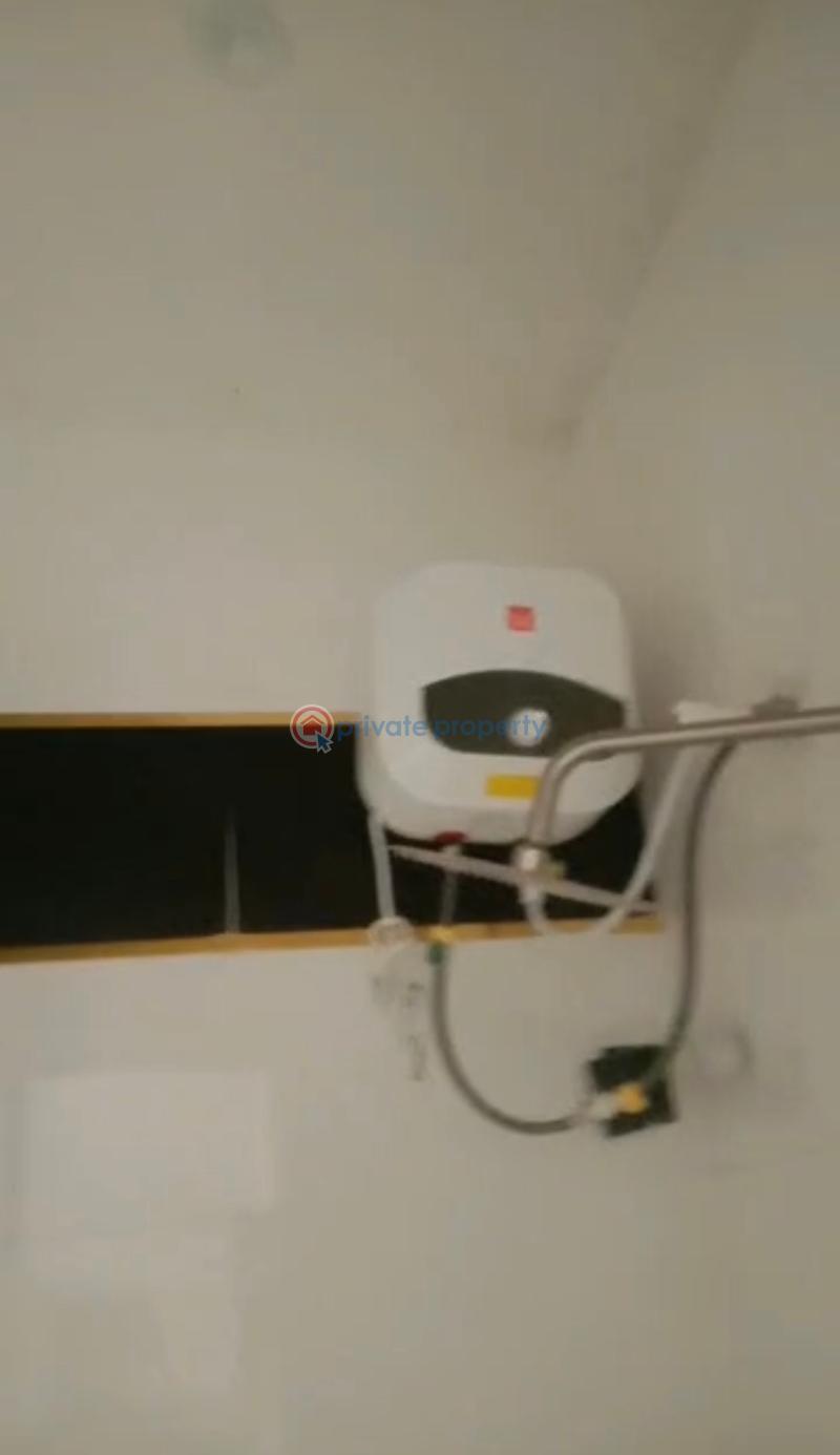 Newly built and standard-spacious roomself con with water heater, cabinets, personal-meter,&modern-features-in-a-serene- - 3 Self Contain For Rent Off Adekunle Kuye Surulere Lagos - 3