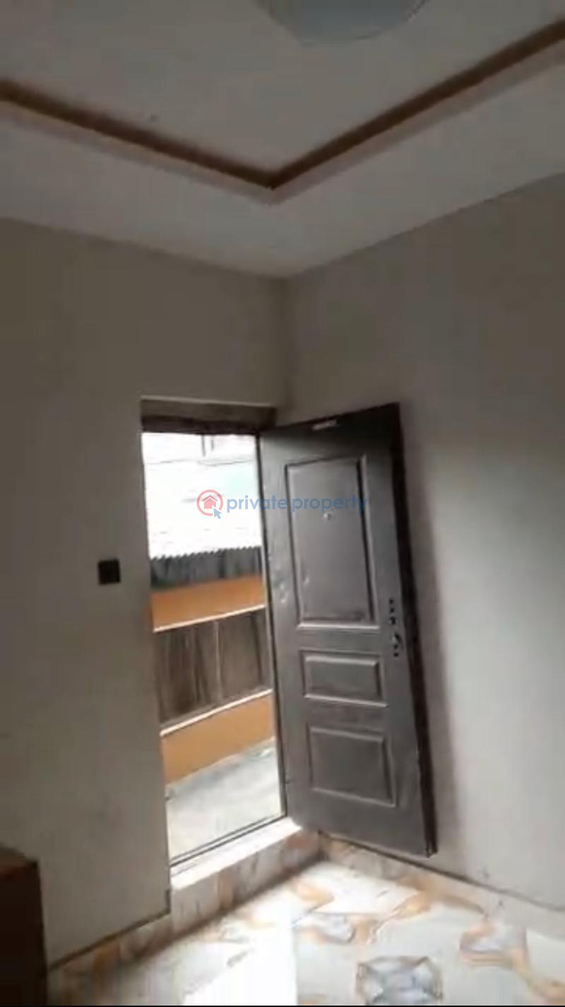 Newly built and standard-spacious roomself con with water heater, cabinets, personal-meter,&modern-features-in-a-serene- - 2 Self Contain For Rent Off Adekunle Kuye Surulere Lagos - 2