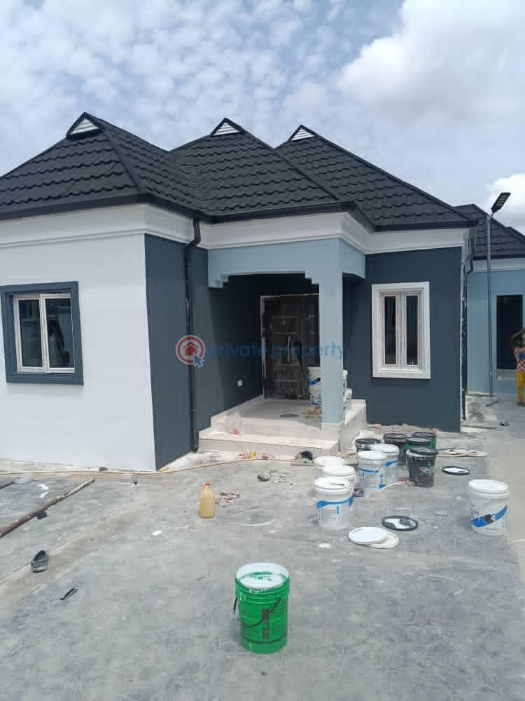 2 bedroom Bungalow For Rent Newly Built And Tastefully Finished 2 Bedrooms Chalet. * Location: * Agbowo Off University Of Ibadan First Gate, Ibadan * Rent: ₦1.5million Per Annum * Note: Tenant Must Have A Traceable Job And Preferably A Young Couple. Ibadan Oyo