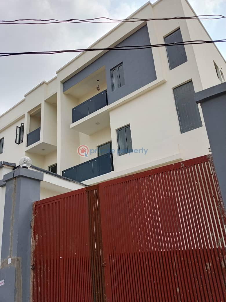 4 bedroom Duplex For Sale Obanikoro Estate Obanikoro Shomolu Lagos