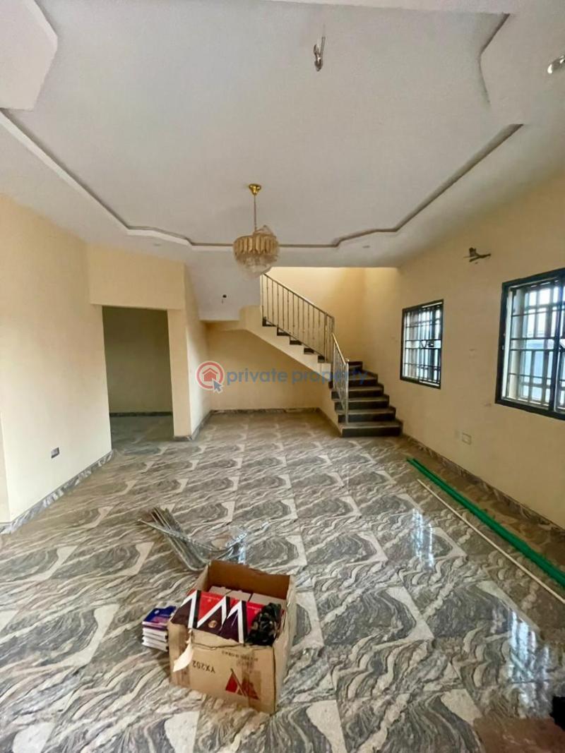House For Rent Located At Akala Way Akobo. Directly Opposite Metro. Ibadan Oyo - 4