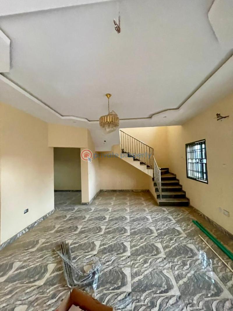 House For Rent Located At Akala Way Akobo. Directly Opposite Metro. Ibadan Oyo - 5