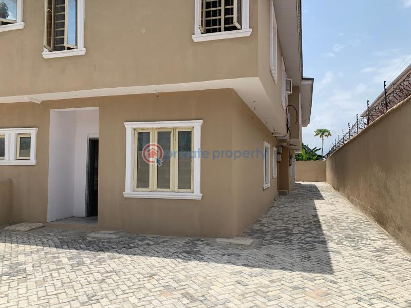 For rent 3 bedroom Duplex University View Estate Opposite Lagos