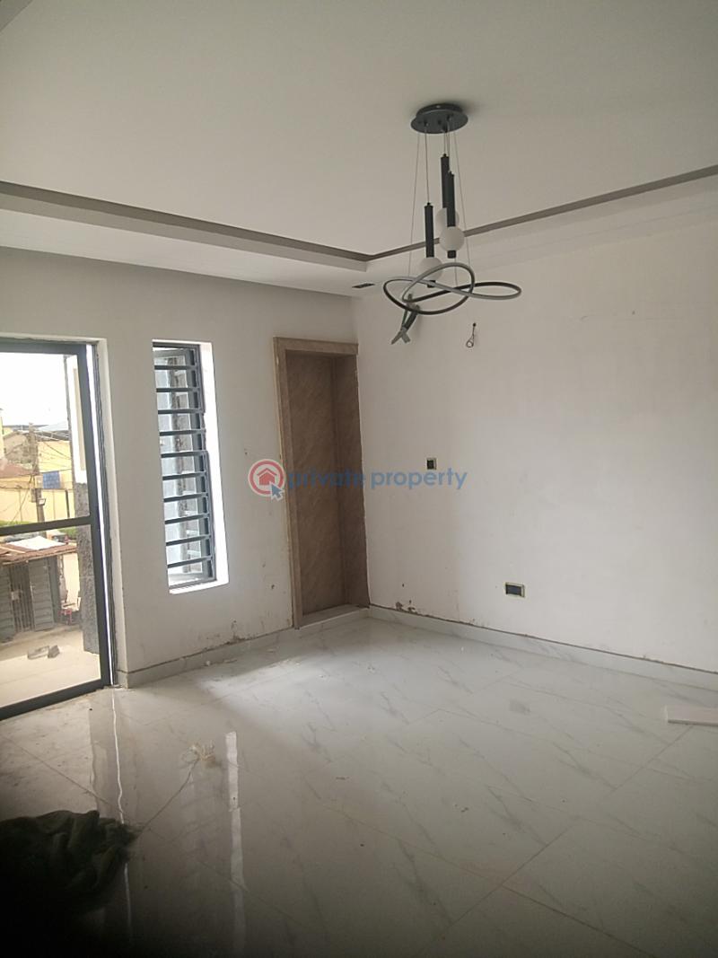 3 bedroom Block Of Flats For Sale Popoola Street Shomolu Lagos - 0