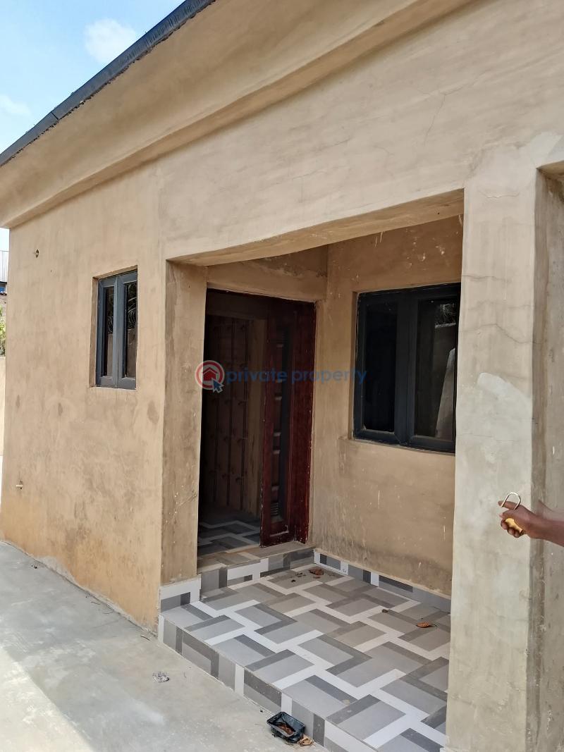 Mini Flat For Rent Pakuro Lotto Ibafo Ogun area  - 5