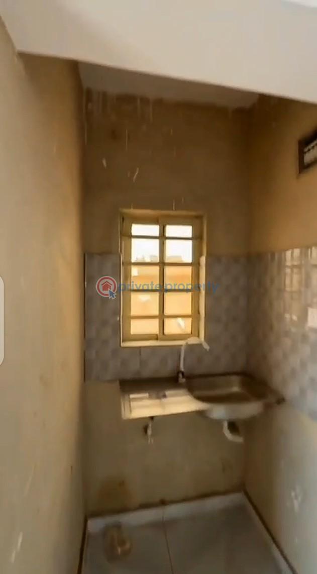 1 bedroom Self Contain For Rent Fadeyi Jibowu Jibowu Yaba Lagos - 3