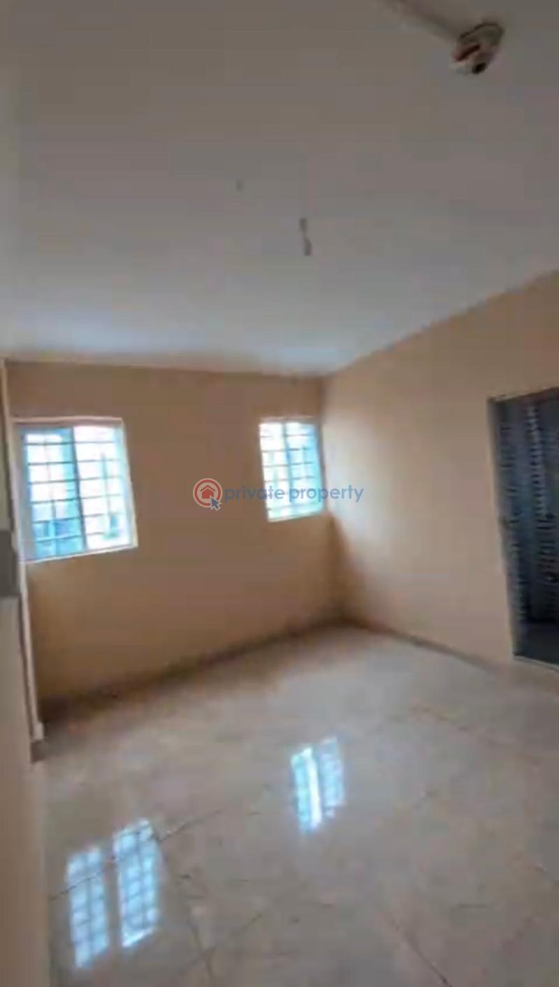 1 bedroom Mini Flat For Rent Fadeyi Onipan Yaba Lagos - 4
