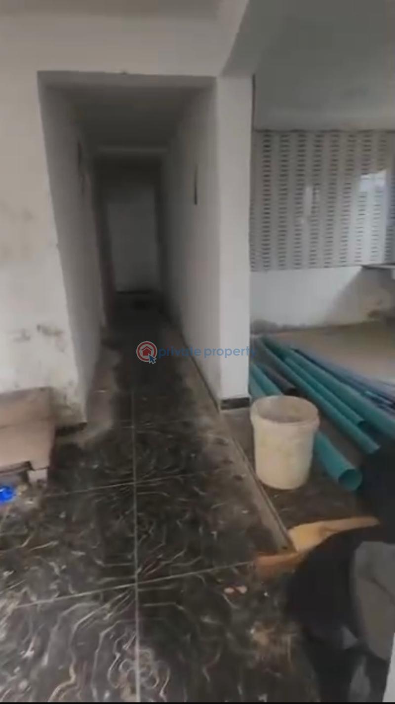 3 bedroom Flat & Apartment For Rent Ijesha Road Ijesha Surulere Lagos - 1