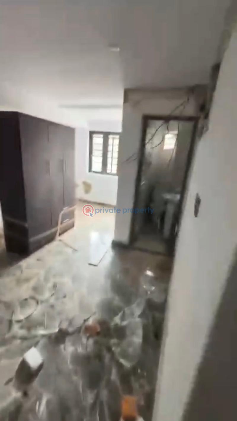 1 bedroom Mini Flat For Rent Anthony  Maryland Lagos - 2