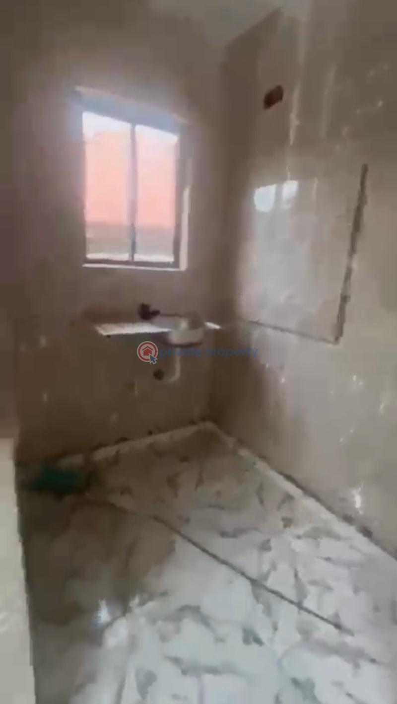 Self Contain For Rent Off Oyadiran, Makoko  Sabo Yaba Lagos - 1