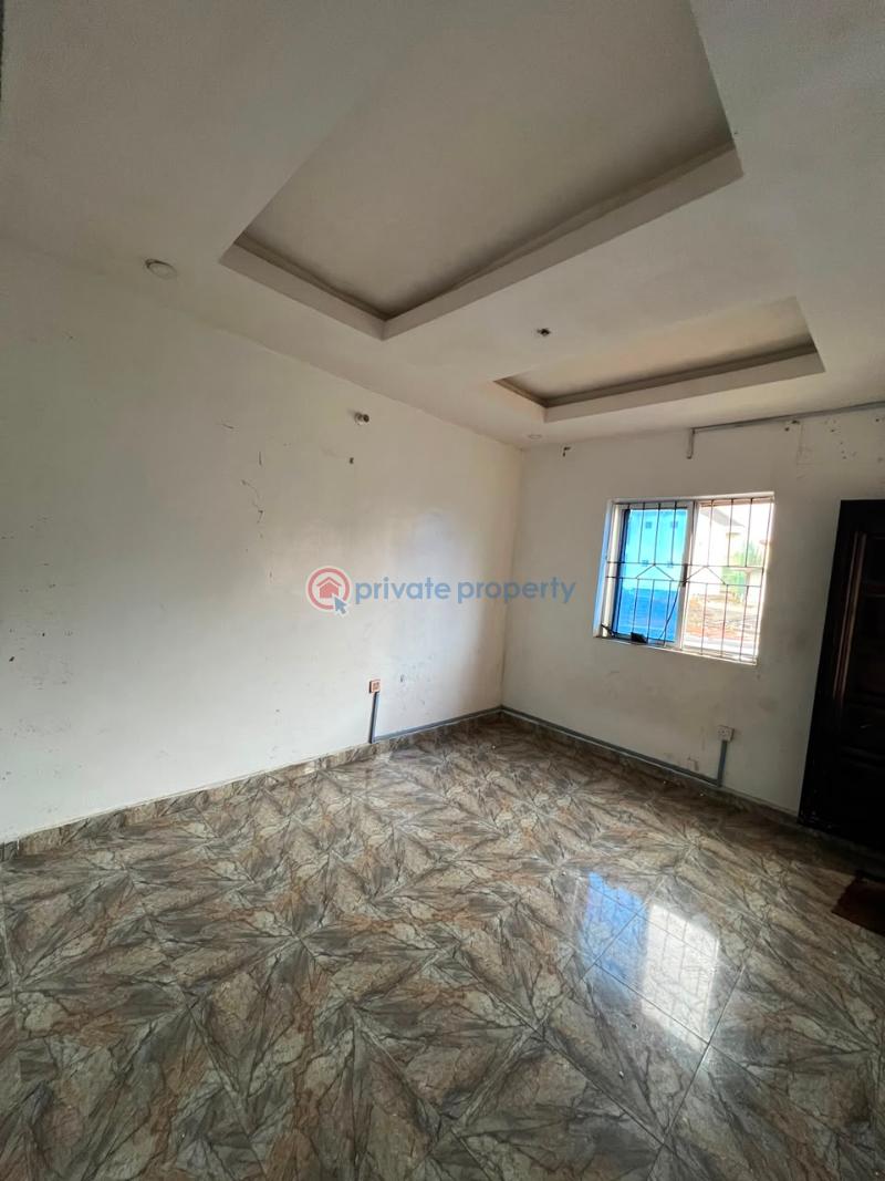 Self Contain For Rent Onike Yaba Lagos
