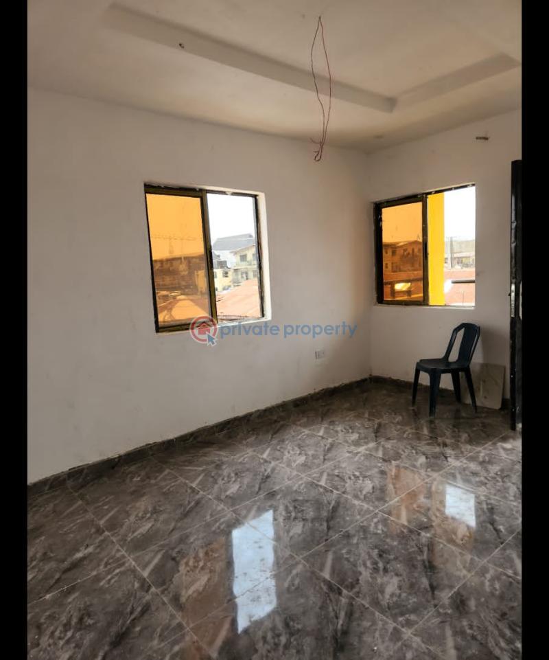 1 bedroom Mini Flat For Rent Ijesha Road Mushalasi Bus Stop, Surulere. Ijesha Surulere Lagos - 2