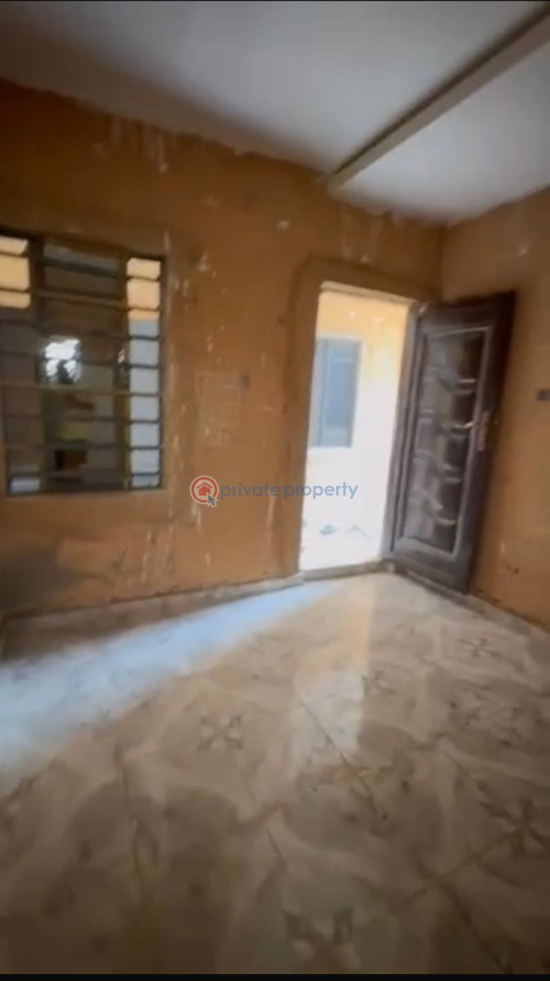 Self Contain For Rent Off Pedro Road Shomolu Lagos