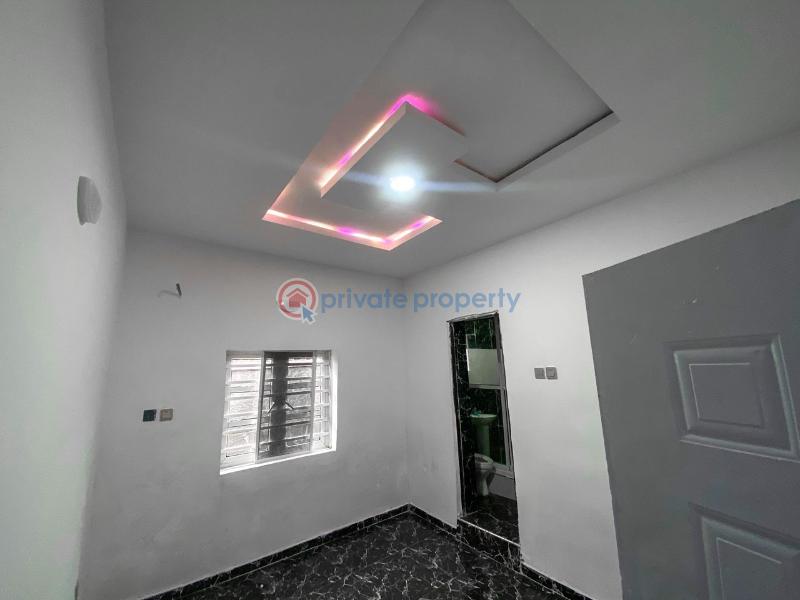 House For Sale Location* : Karinkapo Estate, Tipper Garage , Akala Express Ibadan. Ibadan Oyo - 4