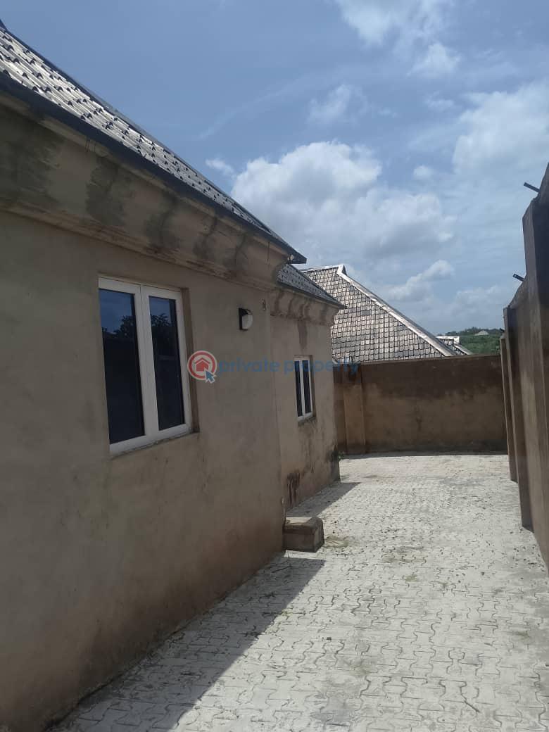Newly built twin bungalow or   2 and 3 bedrooms flat - 7 3 bedroom Block Of Flats For Rent Bola Jankata Area Off Akala Express Kuola Akala Express Ibadan Oyo - 7