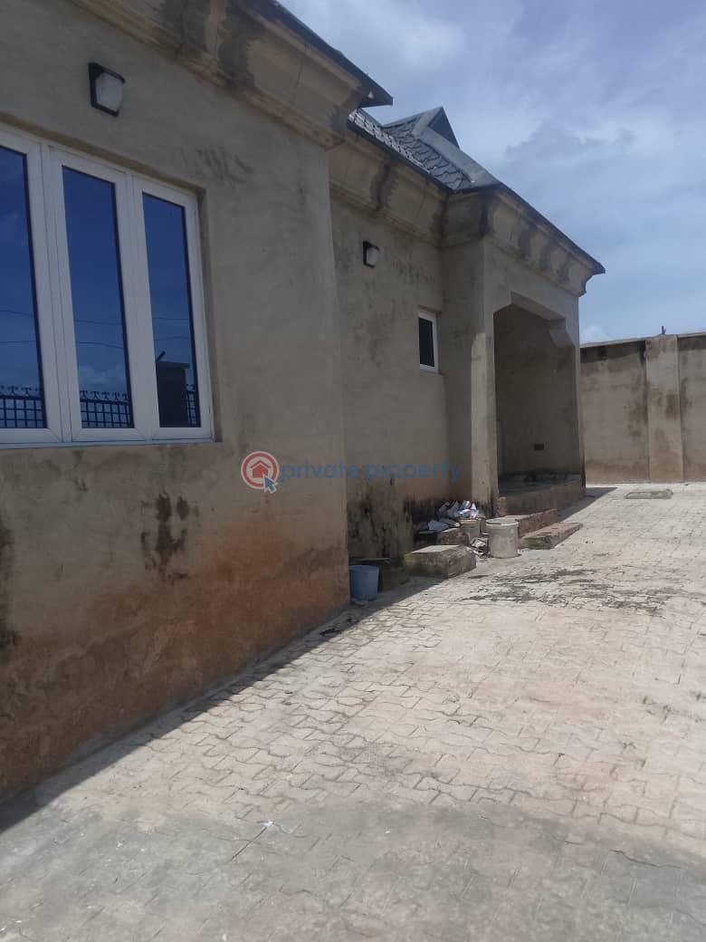 Newly built twin bungalow or   2 and 3 bedrooms flat - 6 3 bedroom Block Of Flats For Rent Bola Jankata Area Off Akala Express Kuola Akala Express Ibadan Oyo - 6