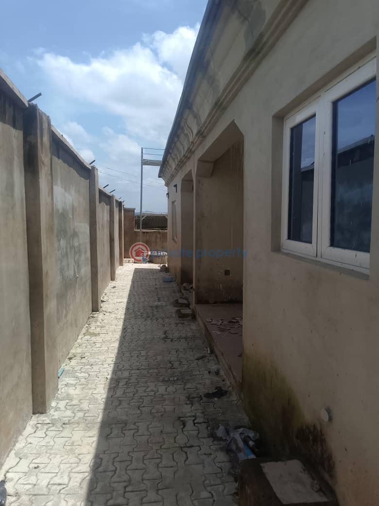 Newly built twin bungalow or   2 and 3 bedrooms flat - 9 3 bedroom Block Of Flats For Rent Bola Jankata Area Off Akala Express Kuola Akala Express Ibadan Oyo - 9