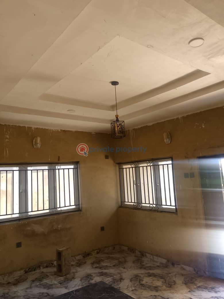 Newly built twin bungalow or   2 and 3 bedrooms flat - 1 3 bedroom Block Of Flats For Rent Bola Jankata Area Off Akala Express Kuola Akala Express Ibadan Oyo - 1