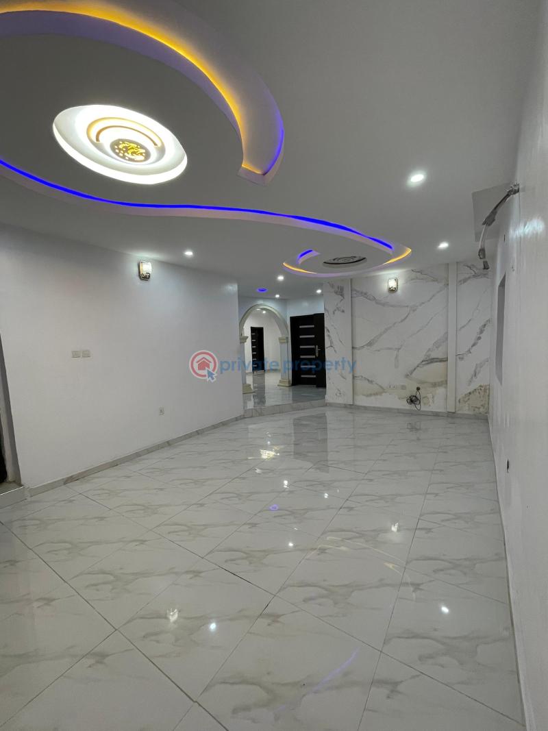 House For Rent At Opere Close, Podo Area, New Garage, Ibadan. Proximity: (akala Express ,mog 77 Hotel, Top One Garden Podo, New Garage Busstop, Orita Challenge)  Ibadan Oyo - 18