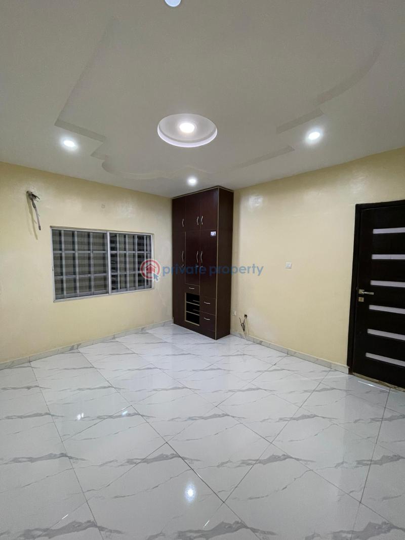 House For Rent At Opere Close, Podo Area, New Garage, Ibadan. Proximity: (akala Express ,mog 77 Hotel, Top One Garden Podo, New Garage Busstop, Orita Challenge)  Ibadan Oyo - 18