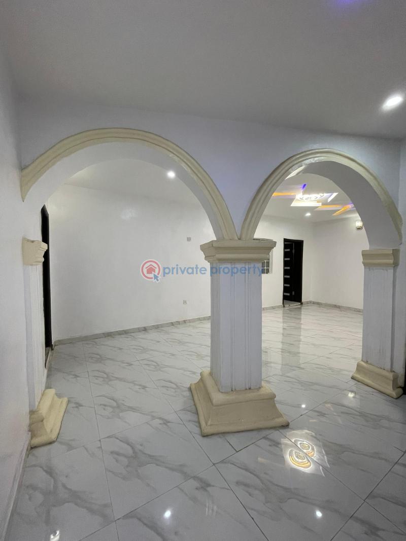 House For Rent At Opere Close, Podo Area, New Garage, Ibadan. Proximity: (akala Express ,mog 77 Hotel, Top One Garden Podo, New Garage Busstop, Orita Challenge)  Ibadan Oyo - 14