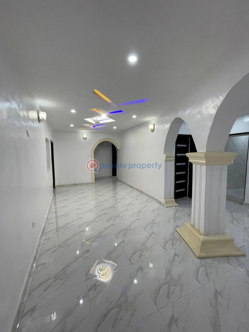 House For Rent At Opere Close, Podo Area, New Garage, Ibadan. Proximity: (akala Express ,mog 77 Hotel, Top One Garden Podo, New Garage Busstop, Orita Challenge)  Ibadan Oyo - 10