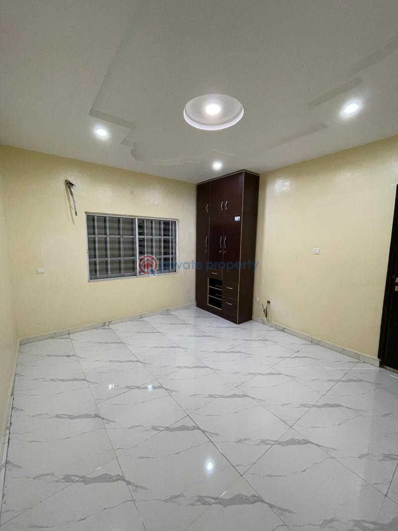 House For Rent At Opere Close, Podo Area, New Garage, Ibadan. Proximity: (akala Express ,mog 77 Hotel, Top One Garden Podo, New Garage Busstop, Orita Challenge)  Ibadan Oyo - 4