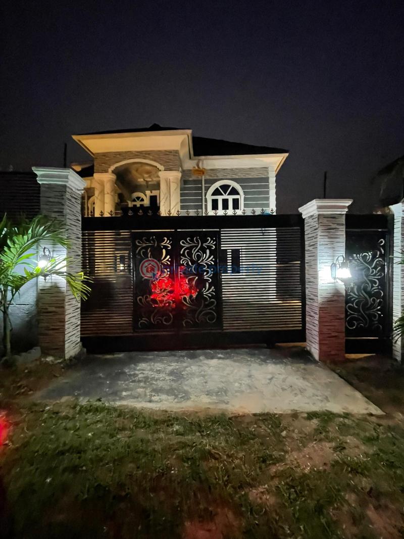 House For Rent At Opere Close, Podo Area, New Garage, Ibadan. Proximity: (akala Express ,mog 77 Hotel, Top One Garden Podo, New Garage Busstop, Orita Challenge)  Ibadan Oyo - 17