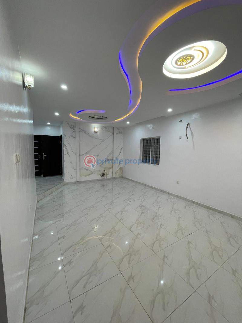 House For Rent At Opere Close, Podo Area, New Garage, Ibadan. Proximity: (akala Express ,mog 77 Hotel, Top One Garden Podo, New Garage Busstop, Orita Challenge)  Ibadan Oyo - 13