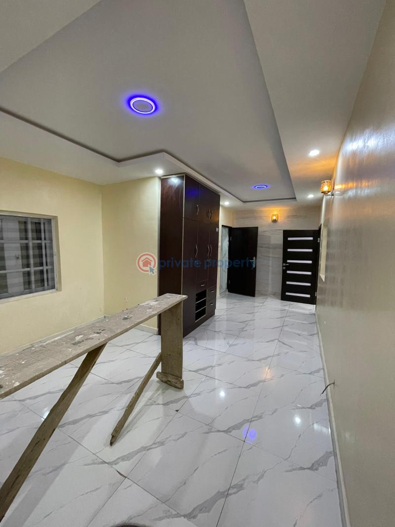 House For Rent At Opere Close, Podo Area, New Garage, Ibadan. Proximity: (akala Express ,mog 77 Hotel, Top One Garden Podo, New Garage Busstop, Orita Challenge)  Ibadan Oyo - 7