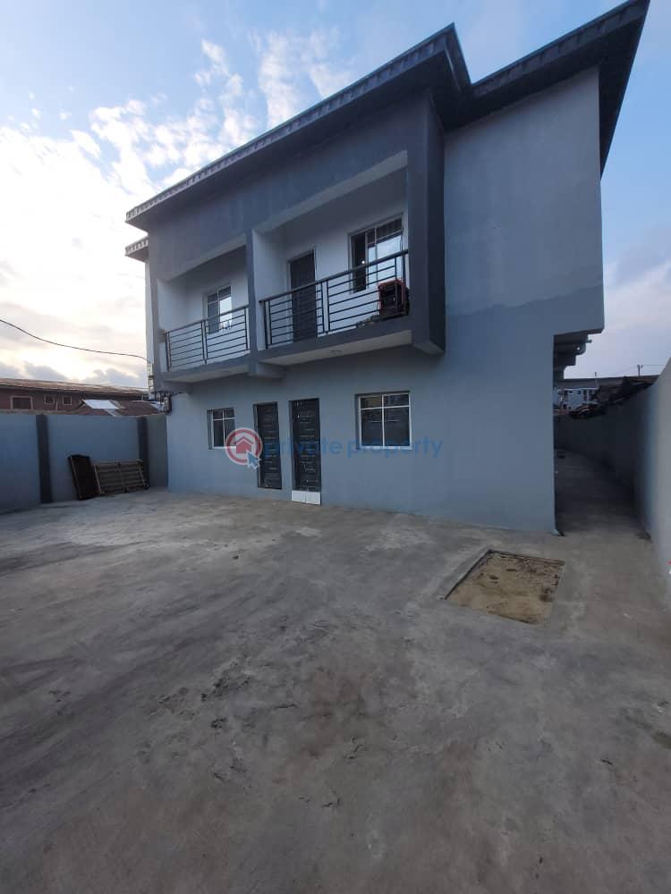 1 bedroom Mini Flat For Sale Ladilak Off Pedro Rd Shomolu Lagos