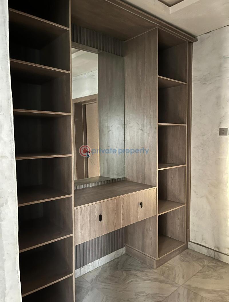 House For Sale At Adeoyo Gra, Off Ring Road, Ibadan. Ibadan Oyo - 10