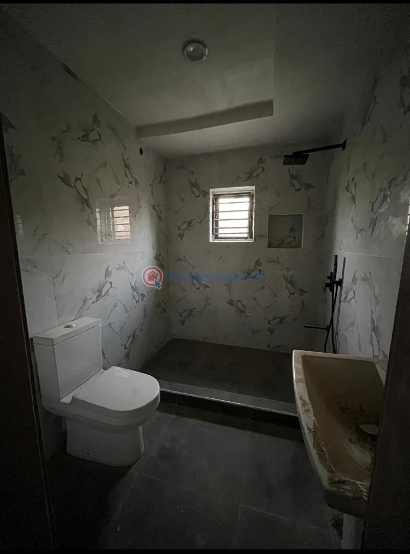 House For Sale At Adeoyo Gra, Off Ring Road, Ibadan. Ibadan Oyo - 8