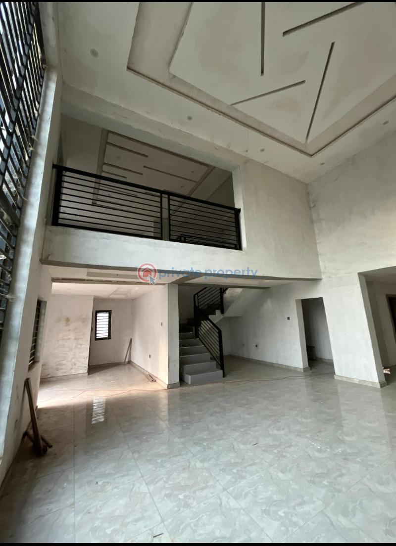 House For Sale At Adeoyo Gra, Off Ring Road, Ibadan. Ibadan Oyo - 11