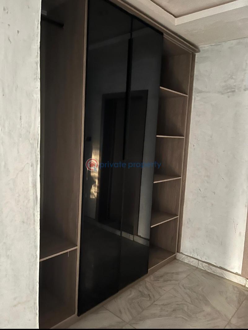 House For Sale At Adeoyo Gra, Off Ring Road, Ibadan. Ibadan Oyo - 9